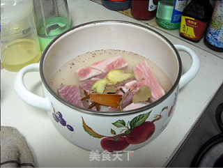 蒸腾满屋的醇香——酒糟椒盐烤肉的做法步骤：4