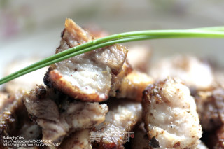 蒸腾满屋的醇香——酒糟椒盐烤肉的做法步骤：13