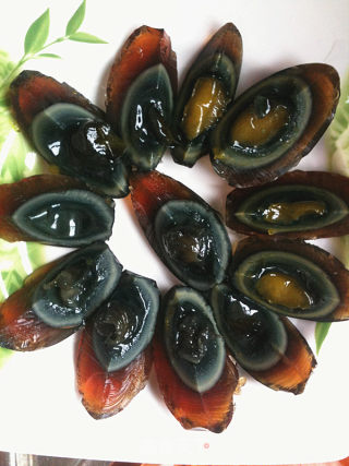 夏季凉菜必备——剁椒拌皮蛋的做法步骤：5