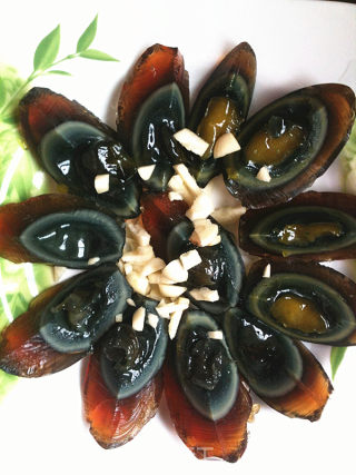 夏季凉菜必备——剁椒拌皮蛋的做法步骤：6