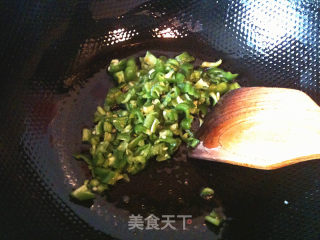 夏季凉菜必备——剁椒拌皮蛋的做法步骤：8