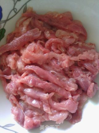 饭扫光——鱼香肉丝的做法步骤：1