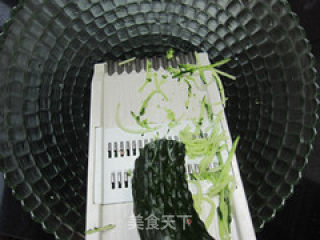 黄瓜丝塌子的做法步骤：1