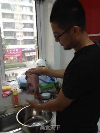 杨仔烤羊腿的做法步骤：1