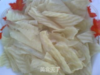 简单美味——凉拌干豆皮木耳的做法步骤：2
