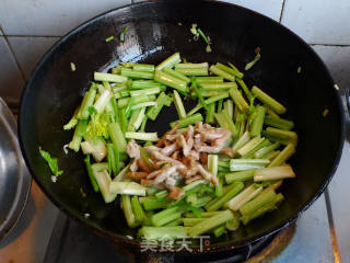 酱炒芹菜肉丝的做法步骤：5