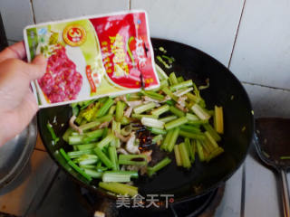 酱炒芹菜肉丝的做法步骤：6