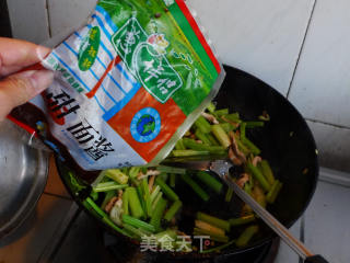 酱炒芹菜肉丝的做法步骤：7