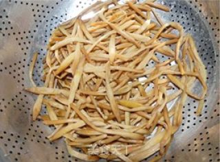 黄花菜炒鸡蛋—家常菜的做法步骤：2