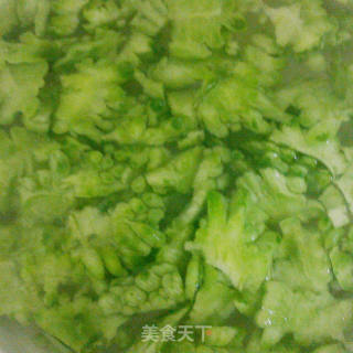 冰镇翠玉苦瓜沙拉的做法步骤：3