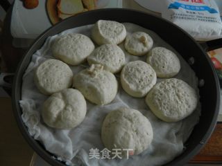 自制家常小肉包的做法步骤：1