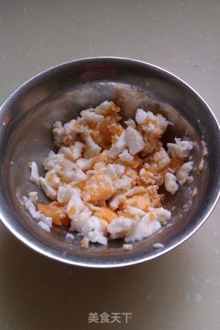 苦瓜炒咸蛋的做法步骤：3