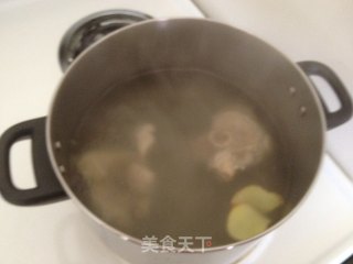 咸猪骨.白菜干.花生粥的做法步骤：3