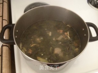 咸猪骨.白菜干.花生粥的做法步骤：4