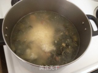咸猪骨.白菜干.花生粥的做法步骤：5