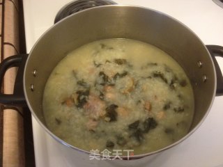 咸猪骨.白菜干.花生粥的做法步骤：6