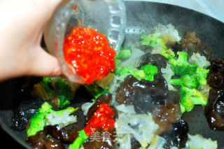 蒜茸双耳西兰花的做法步骤：5