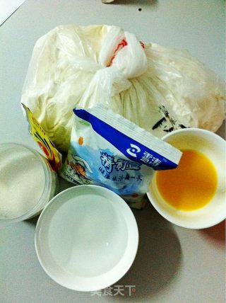 我的第一款吐司，简单的奶香吐司450克的做法步骤：1