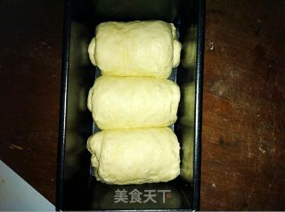 我的第一款吐司，简单的奶香吐司450克的做法步骤：10