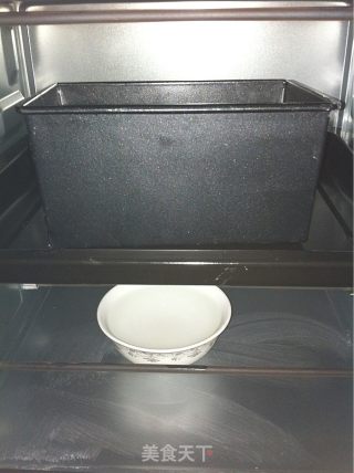 我的第一款吐司，简单的奶香吐司450克的做法步骤：11