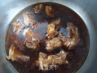饭菜一锅出——排骨豆角粘卷子的做法步骤：3