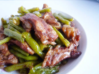 饭菜一锅出——排骨豆角粘卷子的做法步骤：14