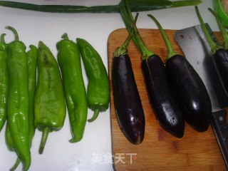 酱焖尖椒茄子的做法步骤：1