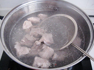 川味土豆烧排骨的做法步骤：2