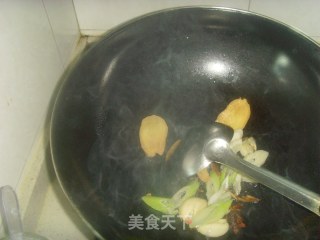 香菇炖鸡肉的做法步骤：3