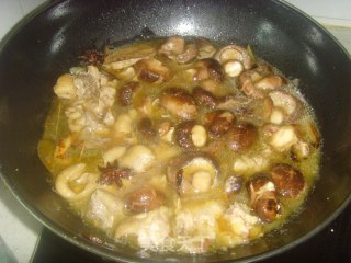 香菇炖鸡肉的做法步骤：6
