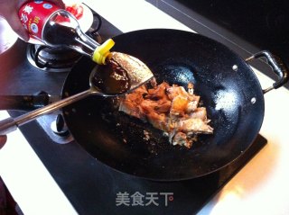 糖醋剥皮鱼的做法步骤：2