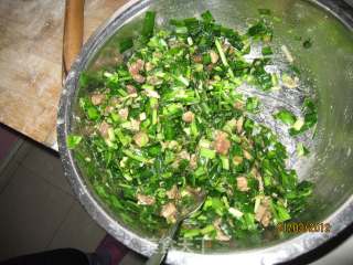 韭菜肉水煎包的做法步骤：1