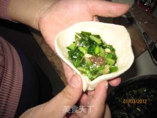 韭菜肉水煎包的做法步骤：2