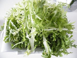 夏日爽口菜----糖醋苦菊的做法步骤：2