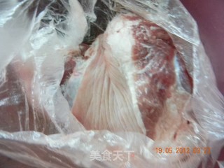秘制肘子的做法步骤：1