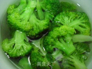 蒜香西兰花的做法步骤：4