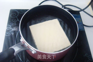 酸酸甜甜夏季开胃菜——菠萝豆腐的做法步骤：2