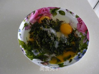 香椿煎鸡蛋的做法步骤：3
