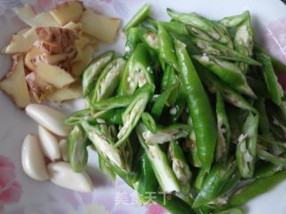 青椒炒鸭胗的做法步骤：3