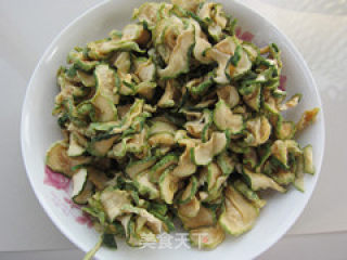 简单食材，快捷小炒——肉炒黄瓜干的做法步骤：2