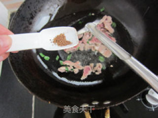 简单食材，快捷小炒——肉炒黄瓜干的做法步骤：7