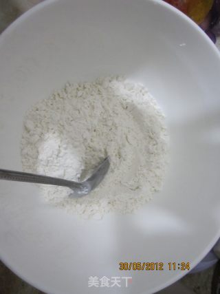 葱香肉饼的做法步骤：1