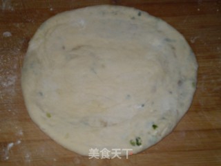 椒盐芝麻葱花饼的做法步骤：9