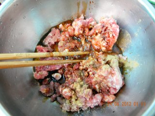 芹菜馅饺子的做法步骤：2