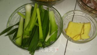笋干焖鸭肉的做法步骤：2