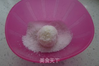 椰丝蛋白球的做法步骤：4
