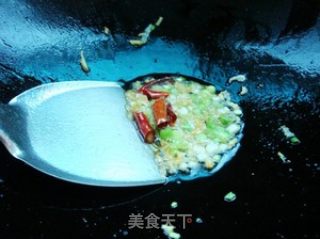 西芹炒虾仁的做法步骤：3