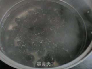 爆炒茧蛹的做法步骤：2