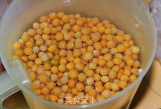 豌豆炖筒子骨汤的做法步骤：1