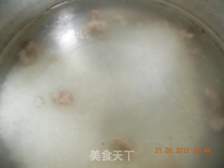 皮蛋瘦肉粥的做法步骤：2